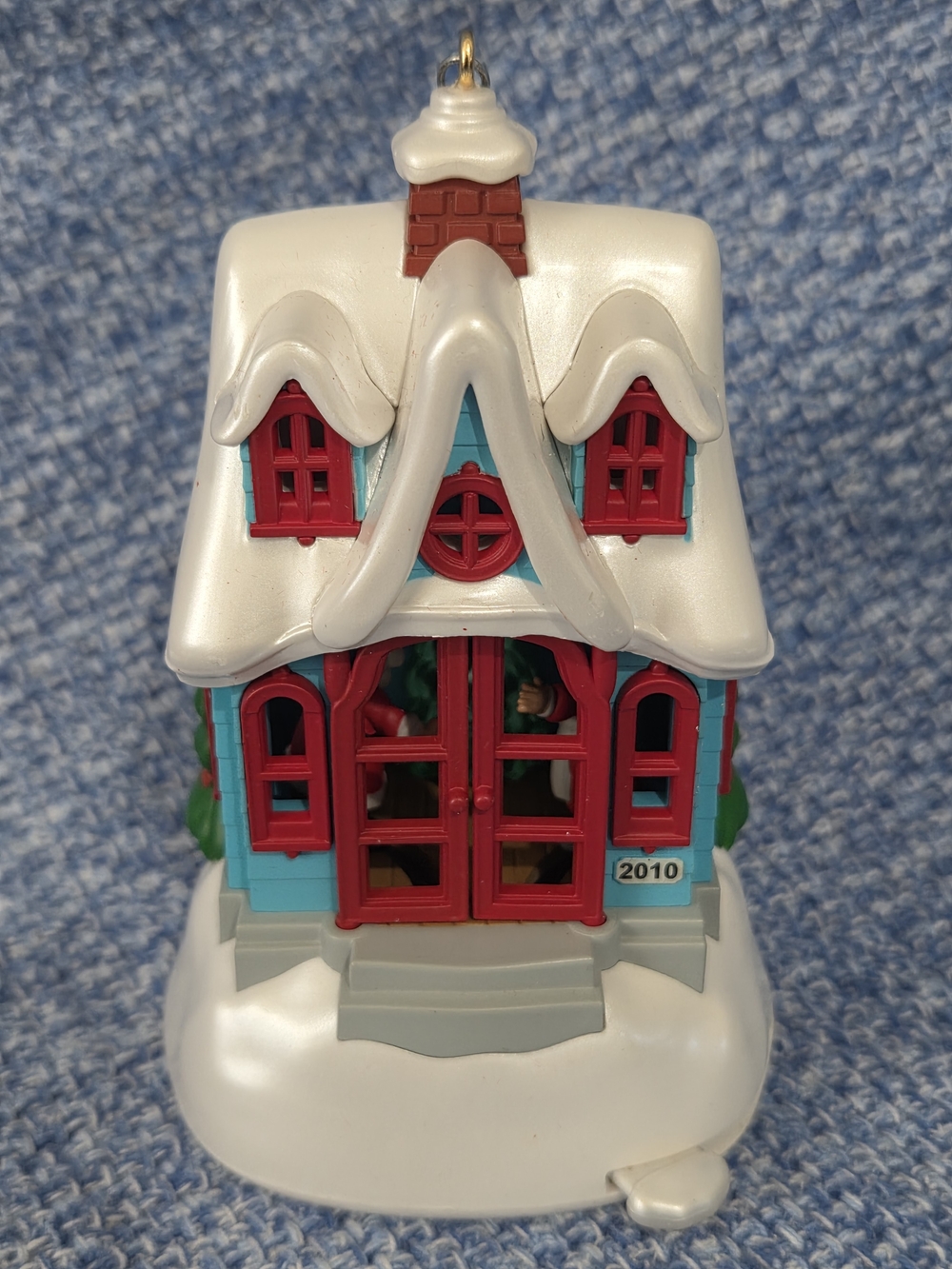 2010 Hallmark Keepsake Ornament titled "Kissmas Cottage" w/ Motion Lever
